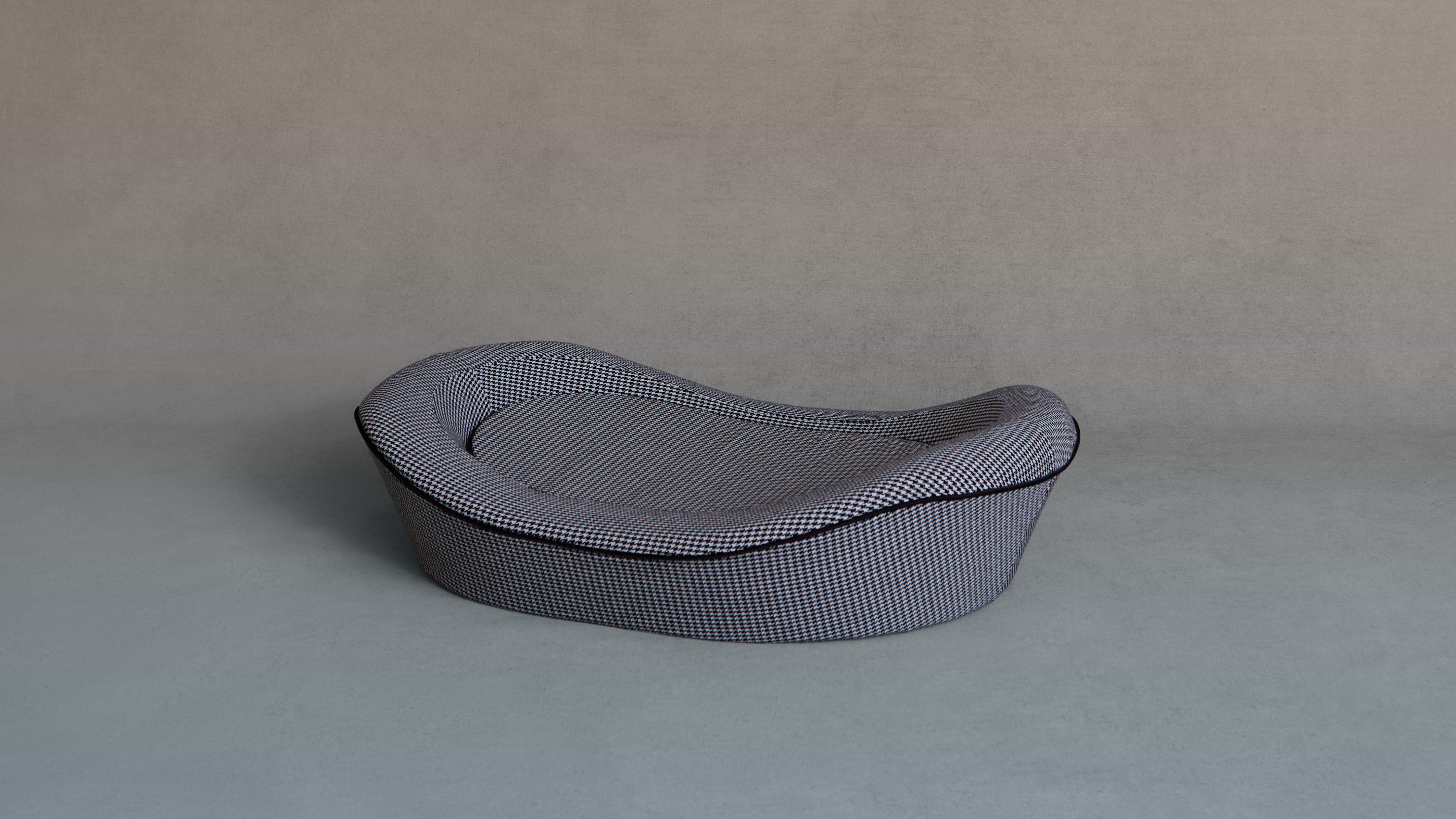 Houndstooth Luxury Dog Bed